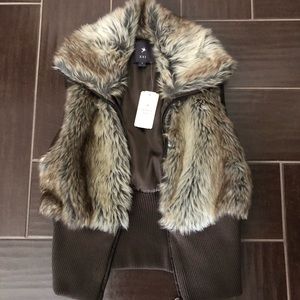 Vest.  Twenty one. Brown/cream